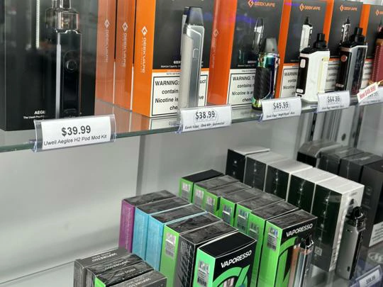 Community Reacts to Lllinois Law Banning Indoor Vaping 2